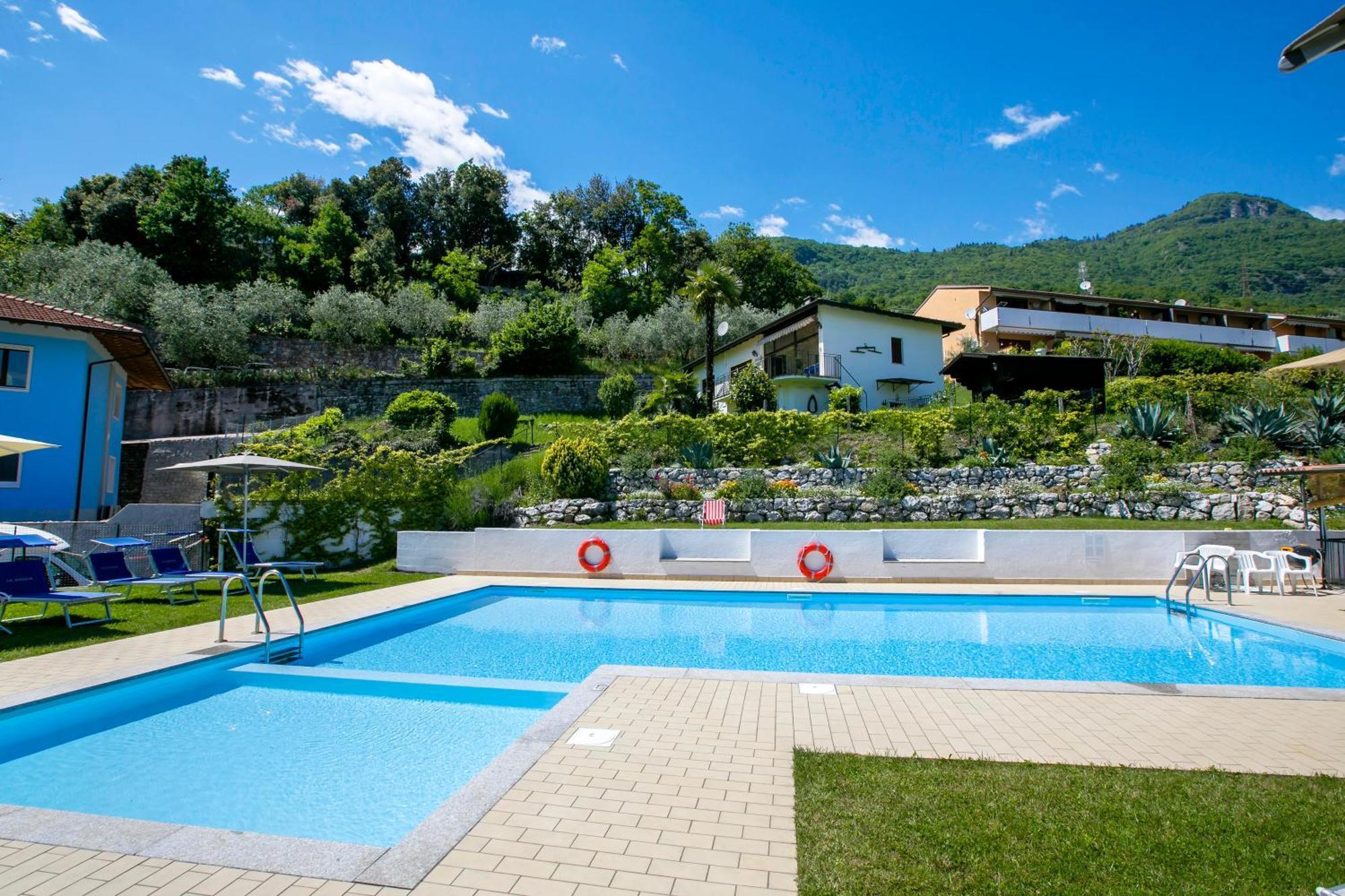 Residence Christina Due Laghi - Happy Rentals Tenno Eksteriør bilde